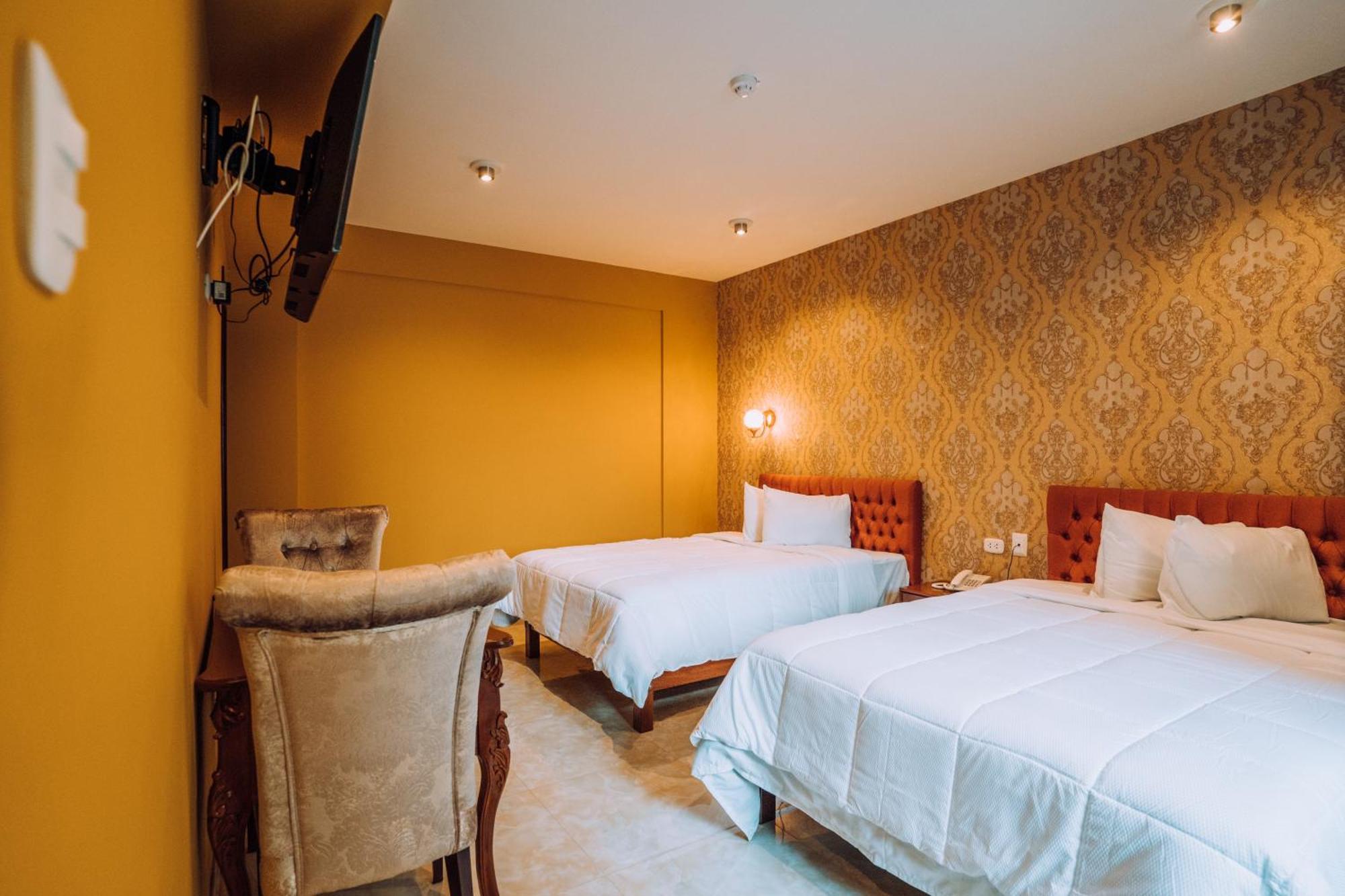 Hotel Design & Club