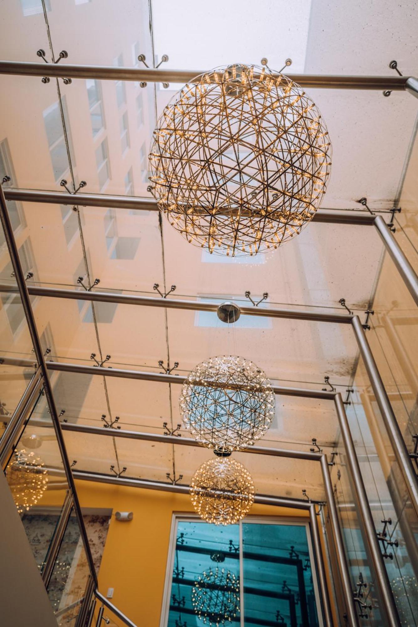Hotel Design & Club