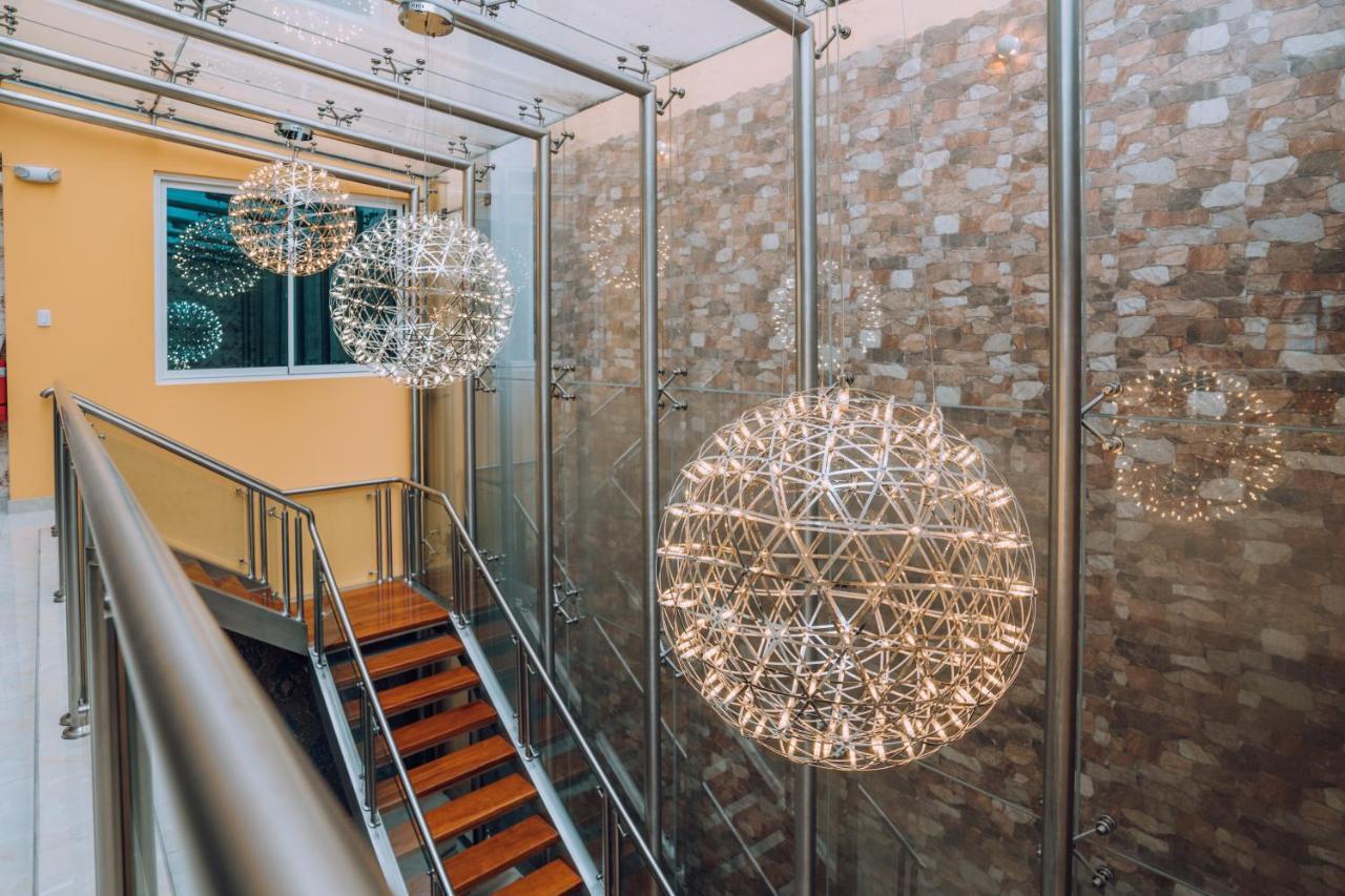 Hotel Design & Club